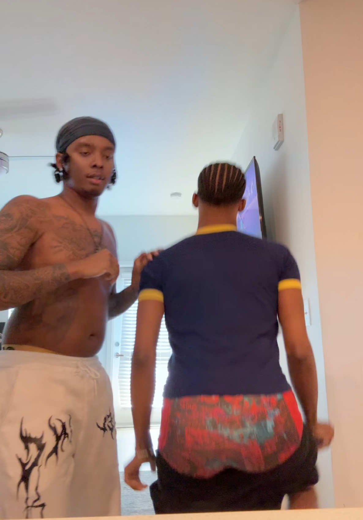 A post by @glo.twinz1738 on TikTok caption: Odeeeeing !!! Twitch -glotwinz 
