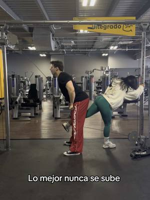 A post by @axelmguerra on TikTok caption: Y así comienza nuestra historia 💀 #gymtok #fitness #fyp #gym #fitnessmotivation #aesthetic 
