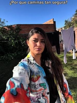 A post by @lucasvarelafails on TikTok caption: JAJAJAJAAJ medio raro el guardaespaldas 🤣❌ #humor #risas #comedia 