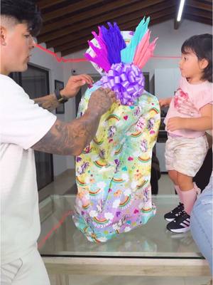 A post by @carlosferiag on TikTok caption: ESTE REGALO LE ENCANTÓ😍❤️