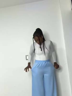 A post by @paola_balanta on TikTok caption: Haciendo sudaderas✨