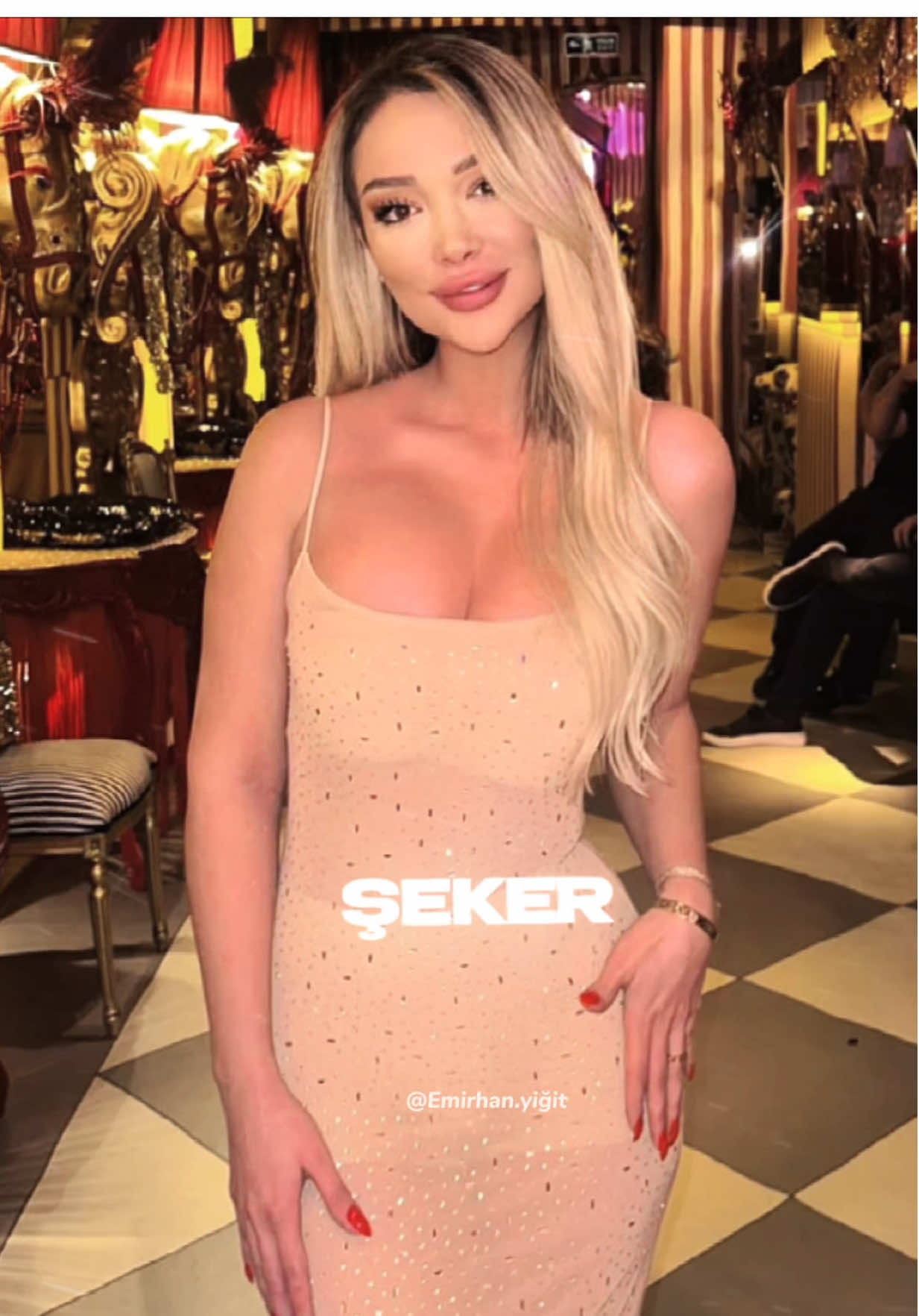 A post by @arzuakinofficial on TikTok caption: #CapCut #seniniçin #beniöneçıkart #cahidepalazzo #istanbul #fyppp 