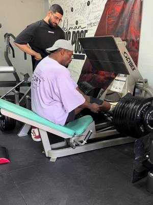 A post by @madelman_ on TikTok caption: 470kg muy bien controlados 