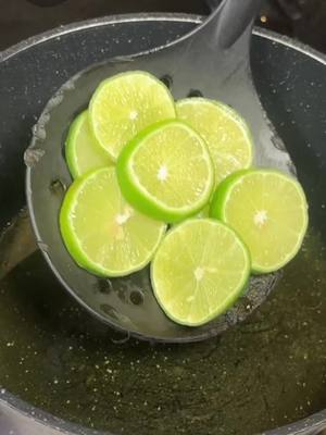 A post by @elmas.salsa55 on TikTok caption: Salsa con limón frito? #receta #fyp 