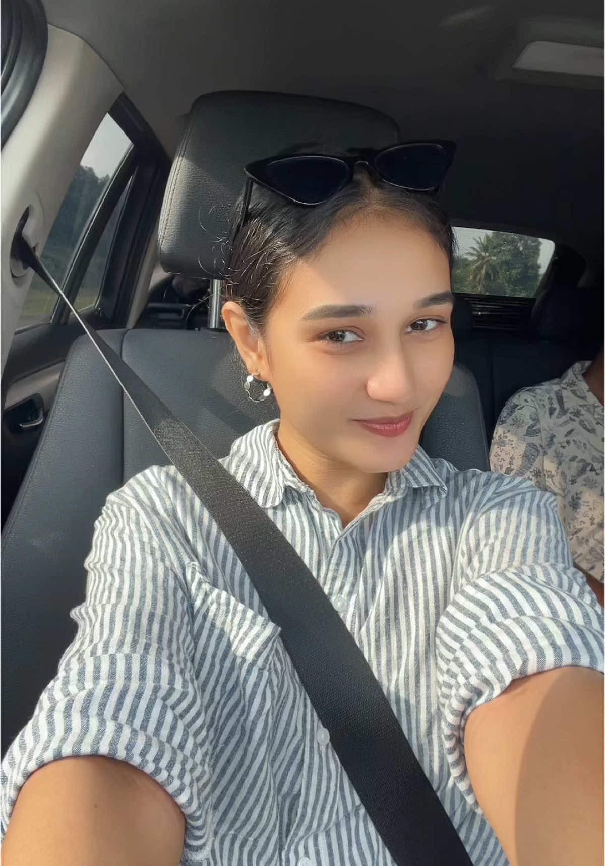 A post by @ishini_wijesinghe on TikTok caption: අපි හත් පෙති මලේ ලමයි!! @DILU Beats 💛 @Iman Fernando @UVINDU #onemillionaudition #trending #ishiniwijesinghe #viralvideo #dilubeats #imanfernando #uvinduayshcharya 