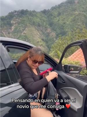 A post by @kristenhillofficial on TikTok caption: #pensando #novio #amor 