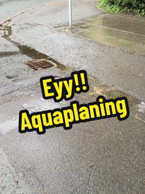 A post by @verkehrsguru_official on TikTok caption: Aquaplaning in der Theorie #theorieprüfung #tipps #lernen #fahrprüfung #fahrenlernen 