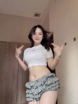 A post by @alisa_ksdj on TikTok caption: #ອາລິສາເດີ້❤️🤗 #เต้น #perfectsmile #ຄໍຣາເຈນອາລິສາ💜 