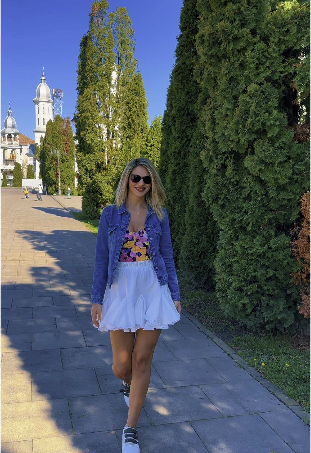 A post by @mihaelahoma on TikTok caption: @Tiffany Fashion 🤍 #damelo 🦋💃🙈 #fyp #new_trending #tzancauraganu #zicusoare💛🌞 