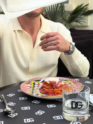 A post by @mathismolinie on TikTok caption: One love for italia  #italia #pasta #loveyou 