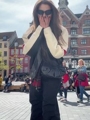 A post by @theorose on TikTok caption: Simte-te bine, vtm♥️