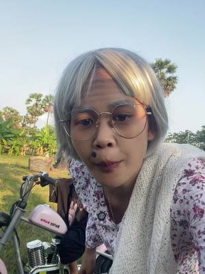 A post by @ on TikTok caption: 🤣🤣#ម៉ែកាជ្រុយ #ម៉ាក់លីកា #អូនលីកា #tiktok #fyp @🌸 Roth Short Film 🌸 @📷 ប៉ា អូនលីកា 🎬 