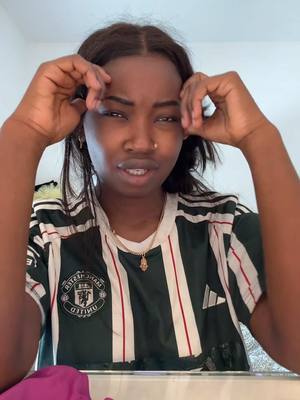 A post by @amiinatoxx_ on TikTok caption: Les gens qui ont cinq enfants ou six enfants vous faites comment ?   #sos #humouroupas 
