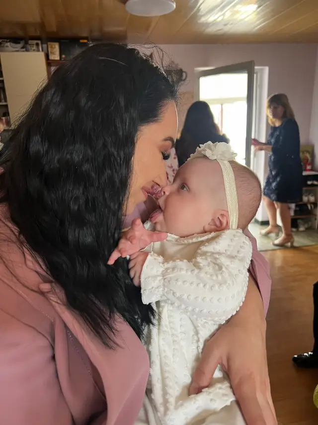 A post by @lumi516 on TikTok caption: Te iubim Iasmina Elena ♥️ @Cosmin.. VX 