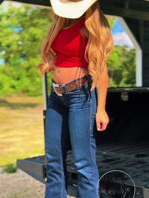 A post by @ohefwillow on TikTok caption: #fyp #country #countrygirl #foryoupage #truck 