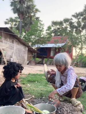 A post by @mgkhmer0 on TikTok caption: ស្ងោ​ស្ពៃក្ដោប​  ស្នារដៃ​ កាជ្រុយ​ 😂 #ម៉ាក់លីកា #capcut #foryou #foryoupage #tiktok #fyp @🌸 Mak Oun Lyka 🌸 @📷 ប៉ា អូនលីកា 🎬 