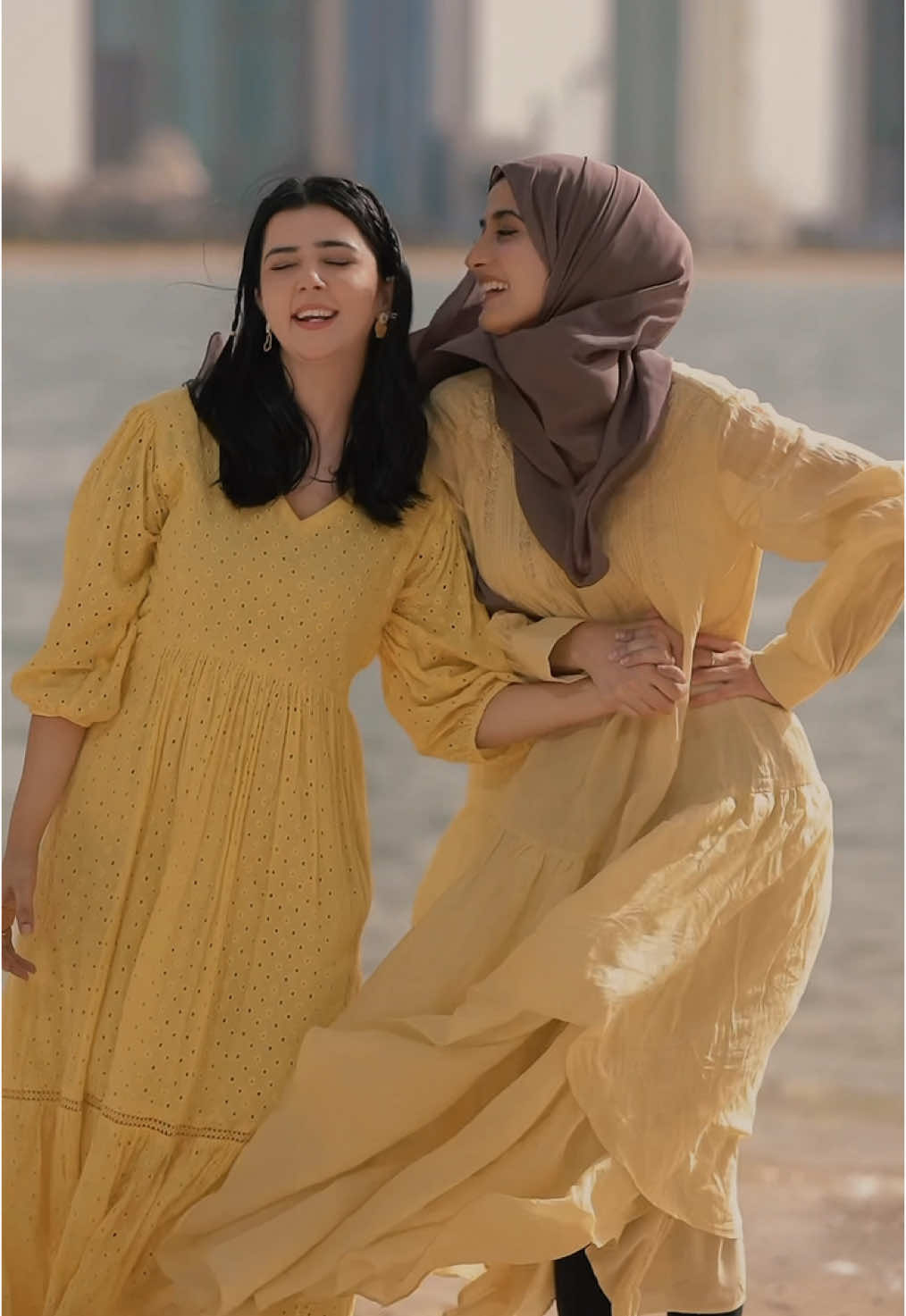 A post by @faryal_fairyyy on TikTok caption: Han ye wada raha 👭@faryal🧚‍♀️🔮 #faryalfairyyy #foryou #whattowatch #friends 