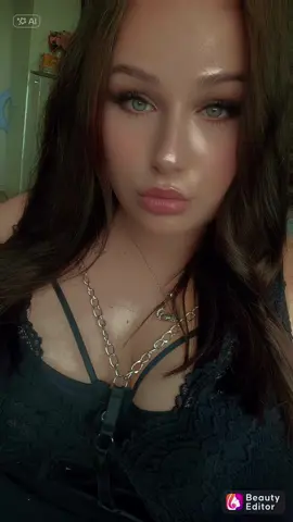A post by @vanniz_official on TikTok caption: #CapCut voll schön 😍