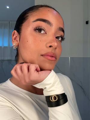 A post by @yasbarbieri on TikTok caption: Day to night look @Diorbeauty #adv #Diorshow #Diormakeup 