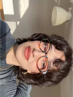 A post by @zehrainsallah on TikTok caption: bu kim kız