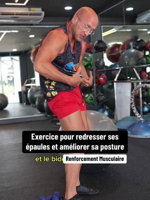 A post by @primus.training on TikTok caption: 👉 Tu as les épaules vers l’avant et l’impression d’avoir du ventre ? Ben sache que ce n’est pas toujours une histoire de perte de poids mais de posture. Je te montre donc un exercice de musculation qui va t’aider à te redresser, te maintenir droit et harmoniser ta silhouette ! Voilà donc un petit tutoriel pour t’apprendre à réaliser correctement l’oiseau aux haltères . Et merci Christopheuuuur ! 😁 #renforcementmusculaire #musculation #exercice #ameliorersaposture #redressersesepaules #setenirdroit