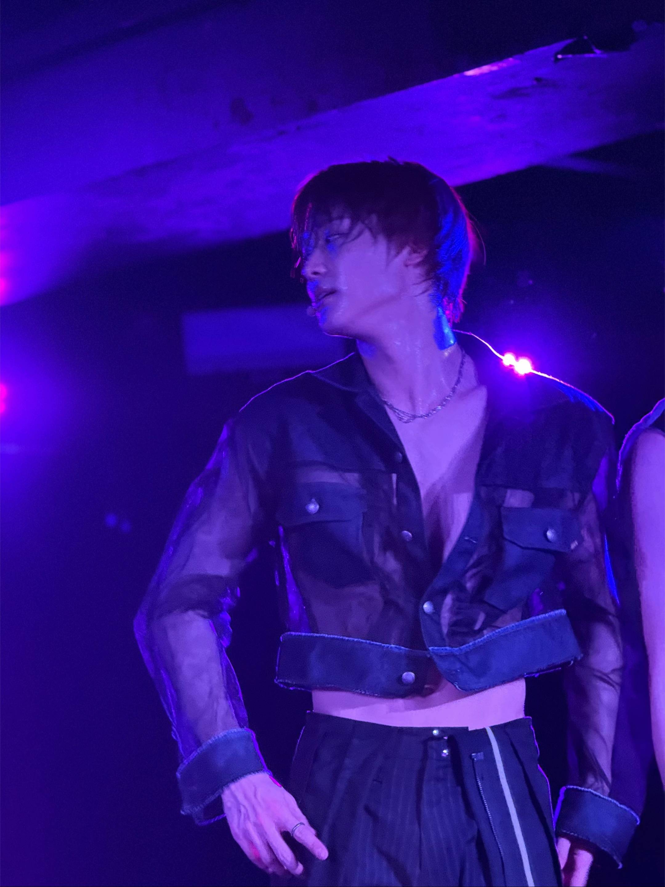 A post by @big_ocean.official on TikTok caption: BIG OCEAN(빅오션) EUROPE TOUR [UNDERWATER] IN LONDON (UK)🇬🇧 #BigOcean #빅오션 #PJ #피제이  #UnderwaterTour #BigOcean_EuropeTour #UK #London