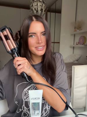 A post by @sonocamillina on TikTok caption: 3 cose che non sai su di me + 1: ogni giorno uso il siero Night &Day @redken per riparare e proteggere i capelli! 🩷 #adv #abc247 #redkenitaly