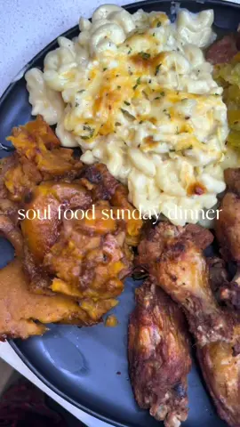 A post by @cookingwithciah on TikTok caption: hey baby 😘 #cookingwithciah#cooking#foodideas#cookwithme#fyp#DinnerIdeas#blackpeoplefood#blackmeals#soulfoodsunday#soulfood#macandcheeserecipe 
