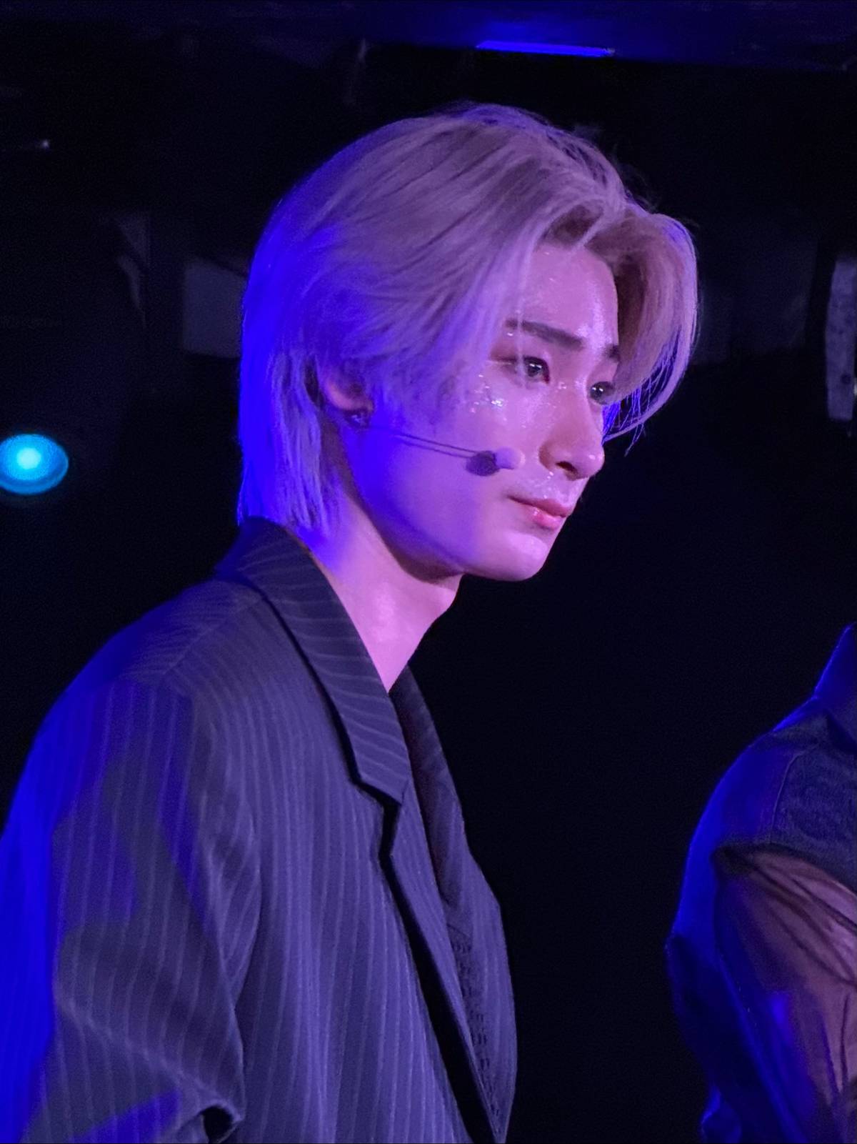 A post by @big_ocean.official on TikTok caption: BIG OCEAN(빅오션) EUROPE TOUR [UNDERWATER] IN LONDON (UK)🇬🇧 #BigOcean #빅오션 #JISEOK #지석  #UnderwaterTour #BigOcean_EuropeTour #UK #London