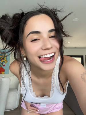 A post by @daisybloomss on TikTok