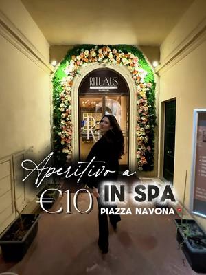 A post by @aperitiviroma on TikTok caption: Prendi nota perché ti innamorerai di questa spa in pieno centro storico 📝 Qui puoi fare anche aperitivo, al costo aggiuntivo di soli €10 a persona!  Siamo da RITUALS NAVONA Via dei Banchi Nuovi 39 ADV  #cosafarearoma #esperienze #benessere 