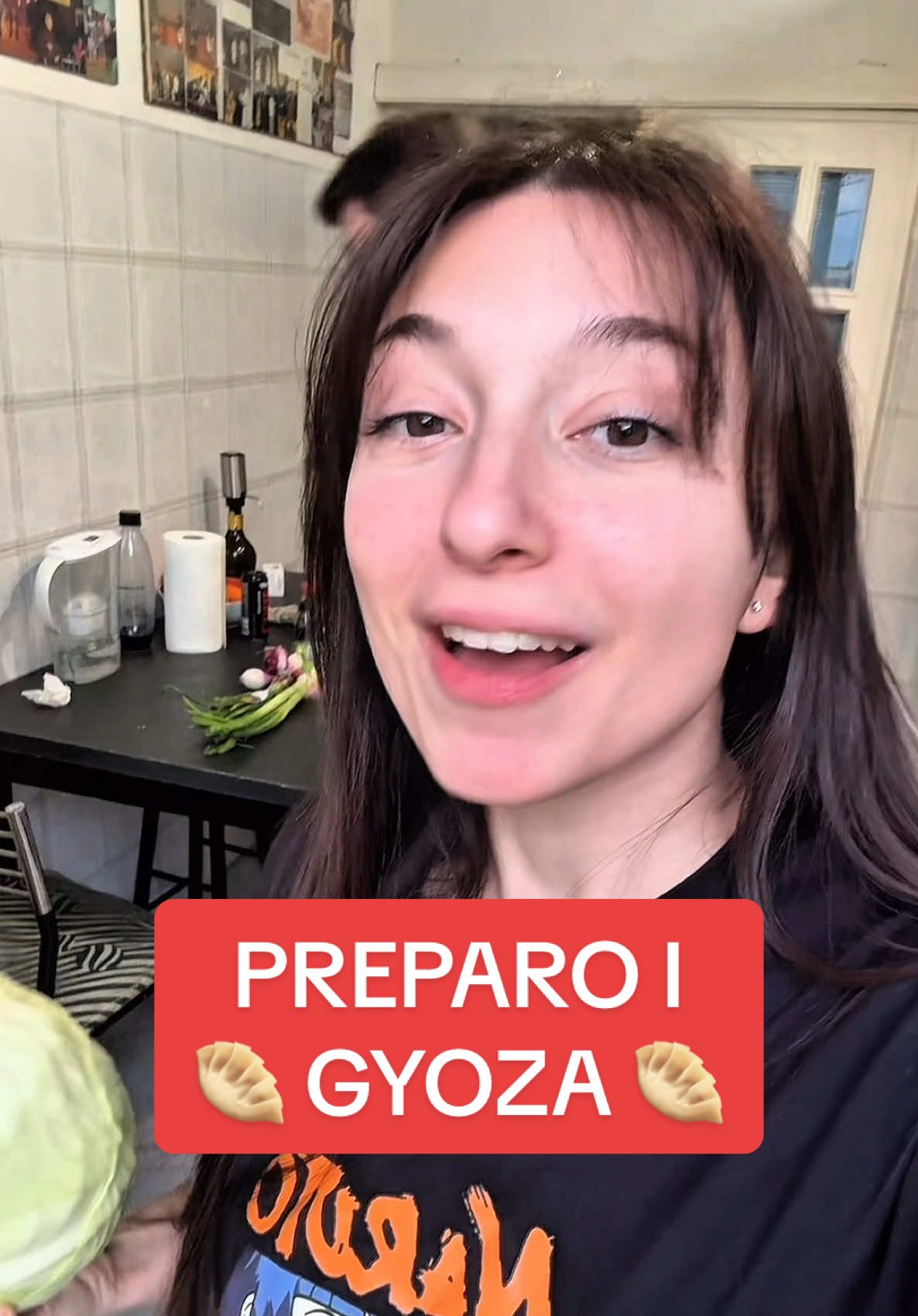 A post by @ludovica_frati on TikTok caption: Seconda volta che preparo i gyoza🥟Le dosi che ho usato sono eccessive, ma il risultato è ottimo🤩 #gyoza 