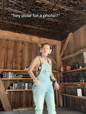 A post by @hawkrllyhatesyou on TikTok caption: i hear something purring 