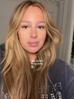 A post by @mathildekst on TikTok caption: Vlog living alone in my new apartment #vlog #vlogs #spendthedaywithme #adayinmylife #dayinthelife #DayInMyLife #livingalone #nightroutine 