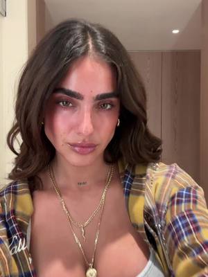 A post by @isalavenezolanaa on TikTok caption: yo te dije papi q las mejores arepitas eran las mías 