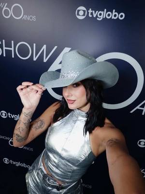 A post by @anacastelacantora on TikTok caption: #TVGlobo60Anos 🩶