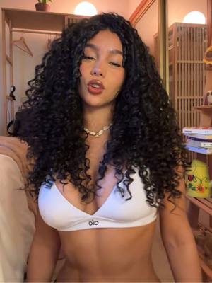 A post by @barbaramirezzz on TikTok caption: Jakakakakakksks 😔🤚🏾