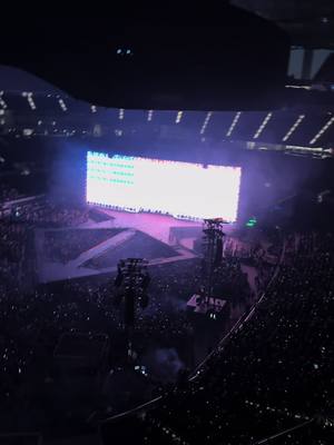 A post by @yviain on TikTok caption: guys i think she might like Beyoncé idk though…. #cowboycarter 