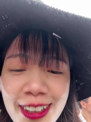 A post by @jein_long on TikTok caption: មើលធ្មេញគេផងប្រើតែH&Mទេ😘😘