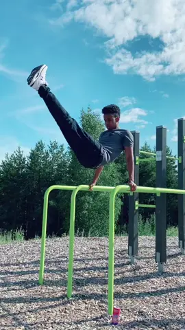 A post by @asad_barstarz on TikTok caption: ⭐️@Asad Friigym #asadfriigym #fyp #käsilläseisonta 