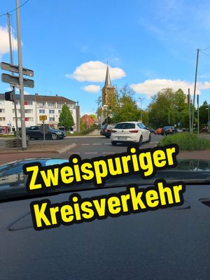 A post by @verkehrsguru_official on TikTok caption: Kreisverkehr in groß und klein für die Fahrstunden und deine Theorieprüfung #theorieprüfung #lernen #tipps #fahrprüfung 