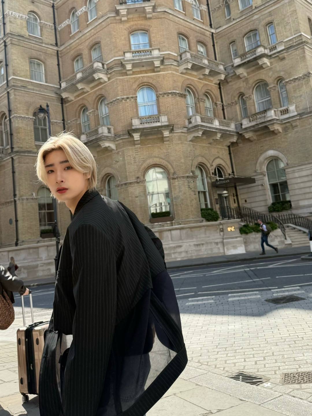 A post by @big_ocean.official on TikTok caption: 🇬🇧😽 #BigOcean #빅오션 #CHANYEON #PJ #JISEOK #찬연 #지석 #UK #영국 #BigOcean_Europetour