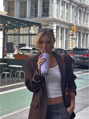 A post by @manondelsolll on TikTok caption: une chose est certaine, la moi d’il y a 10ans aurait déjà trouvé ce tumbler @airup iconique à l’époque 🤝😎 collaboration commerciale #déjàbu 