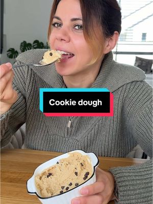 A post by @jimmy_laura_astuces on TikTok caption: Astuce cookie dough sain et proteiné 🍪  - 250g de pois chiches  - 2 cas de beurre de cacahuète, cajou ou amande  - 2 cas de sirop d’érable  - 1 cac d’arôme de vanille  - 2 cas de poudre d’amande  - 30g de pépites de chocolat  Pour une version encore plus protéinée j’ajoute un scoop de protéine en poudre à la vanille et 4 cas de lait d’amande (à ajuster en fonction de la texture) #astuce #apprendresurtiktok #pourtoi #recettefacile 