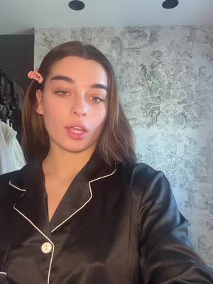 A post by @sofiacrisafulli on TikTok caption: prepariamociiiii