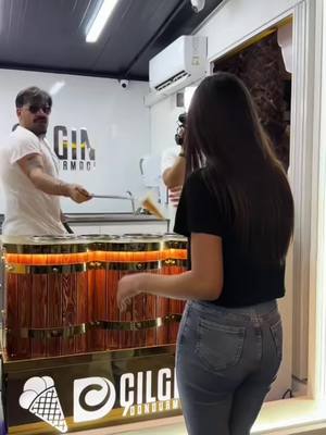 A post by @cilgindondurmaci on TikTok caption: #anılar #cılgındondurmacı #dubai🇦🇪 