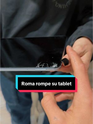 A post by @lionelferro on TikTok caption: Roma no tiene más tablet y tendrá que vender millones de pulseras ferromenales para tener otra 😱 @Roma Ferro #parati 