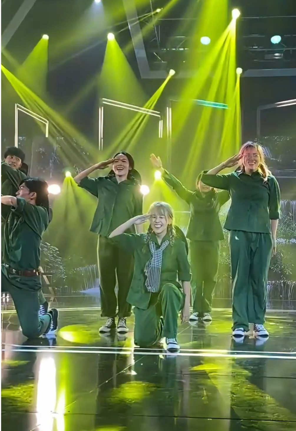 A post by @hauhoang on TikTok caption: Nhân dịp 50 năm Giải phóng Miền Nam - thống nhất Đất Nước, xin được gửi tới mọi người tiết mục "Cô gái mở đường" của đồng chí Thuý Hậu 🇻🇳💚 #hauhoang 