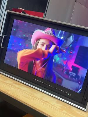 A post by @jessiebluegrey on TikTok caption: 🎥 anzeige wollt ihr den fertigen Werbespot sehen? 👀 wenn ja, kommentiert „🌶️“ #Milram @Milram 