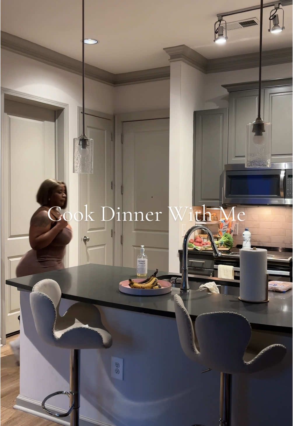A post by @theashlynedith on TikTok caption: Cook some dinner with me , this was so good #dinnerwithme 